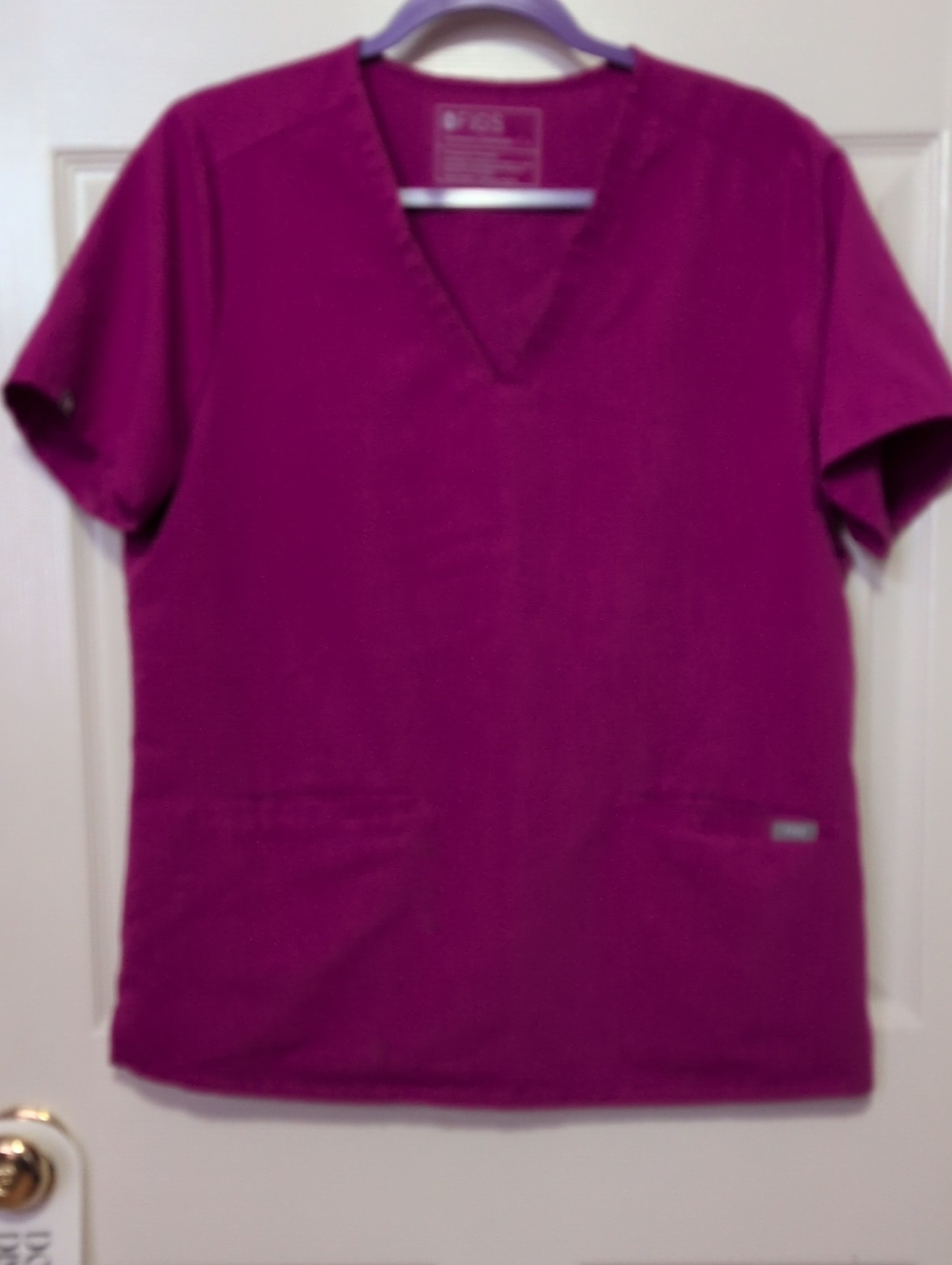 Figs Women's V-Neck Scrub Top - Magenta Large